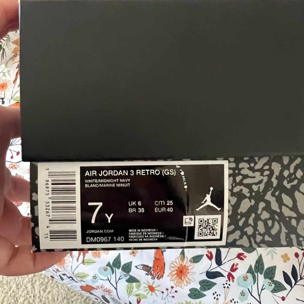 Jordan 3s - Picture 10 of 10